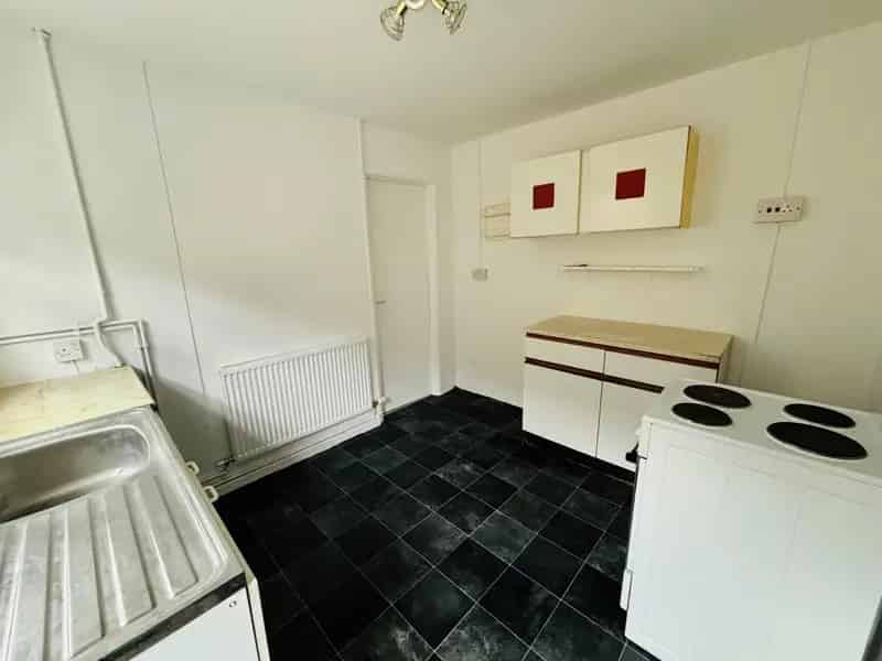 2 Bedroom Ground Floor Apartment with Garden Barry