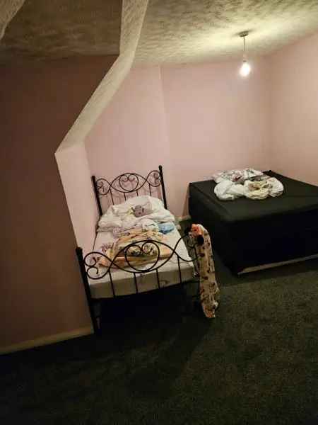 Flat For Rent in Borough of Spelthorne, England