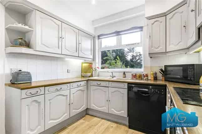 5 Bedroom Semi-Detached House East Finchley Off Street Parking Large Garden