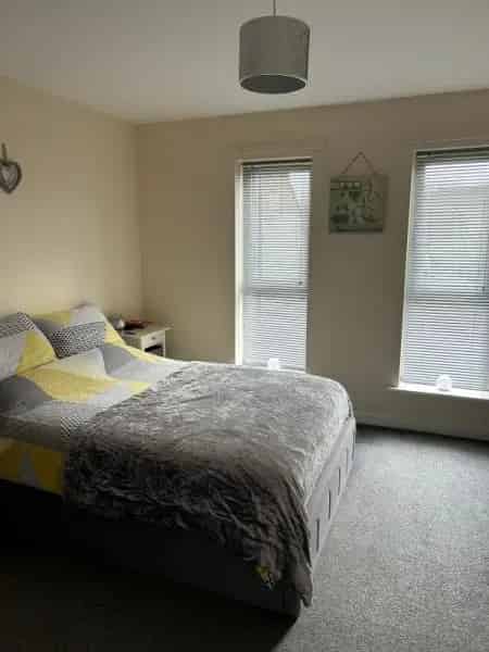 1st Floor Flat with Balcony - Close to Amenities - Pets Allowed