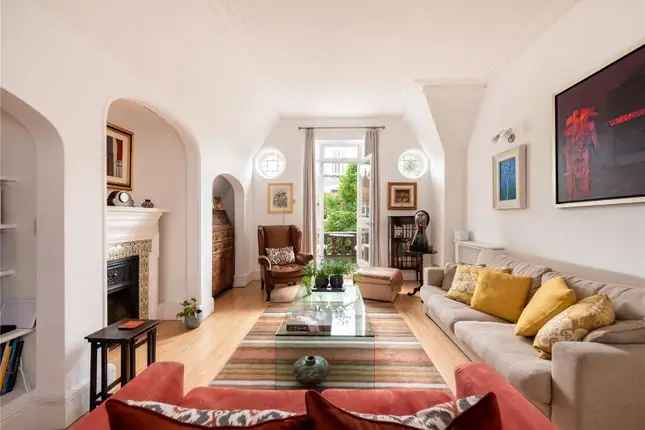 Flat for sale in Eton Avenue, London NW3