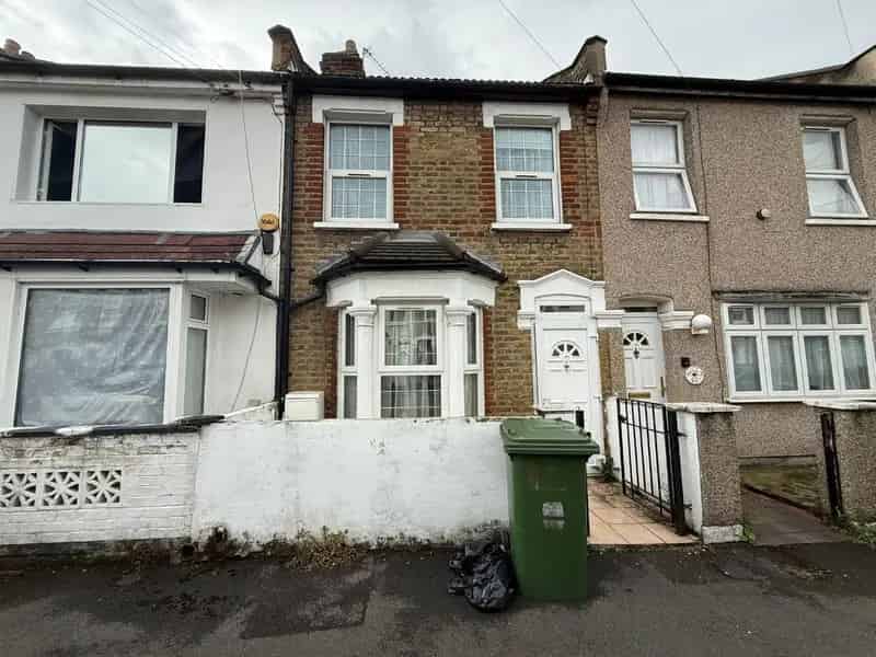 3 Bedroom Terraced House to Rent in London