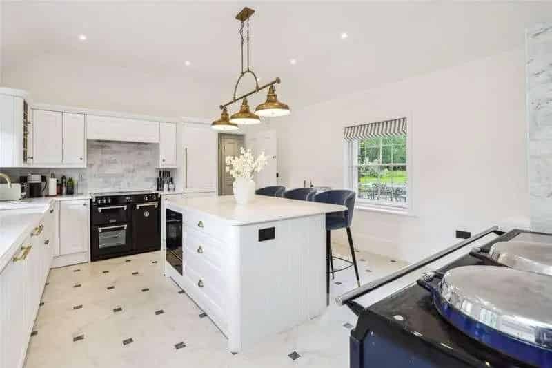 8 Bed Grade II Listed House for Sale