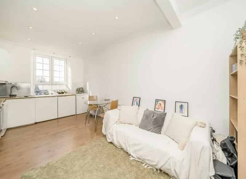 Flat For Sale , Belgrave Road, London, England