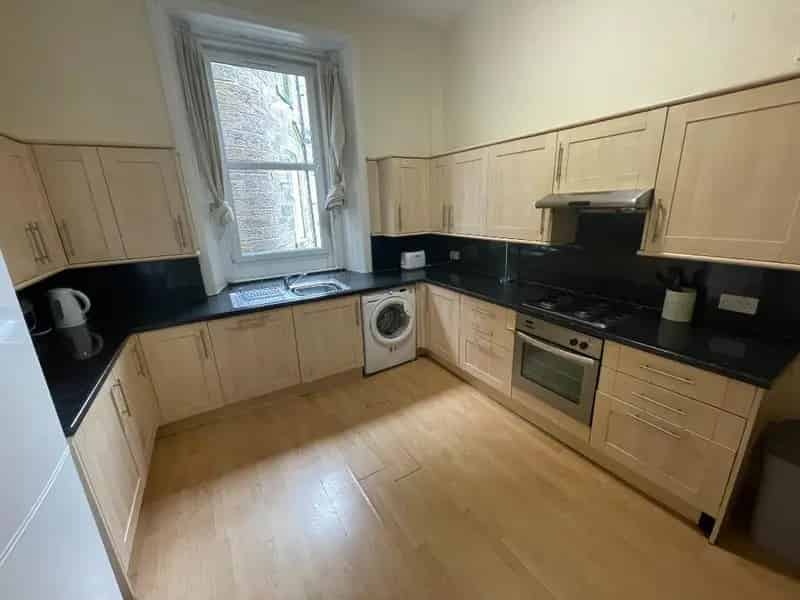 4 Bedroom Flat to Rent in Polwarth Edinburgh