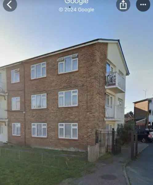 Flat For Rent in Gravesham, England