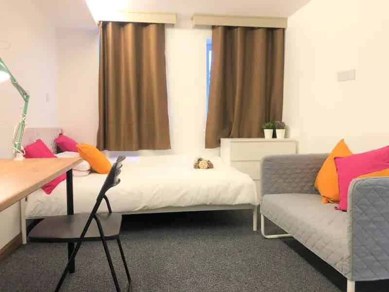 Bright Modern Studio Rooms for Rent Near University