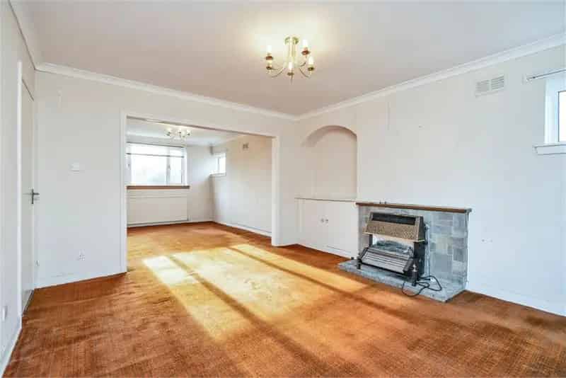 3 Bed House - Detached with 4 Reception Rooms