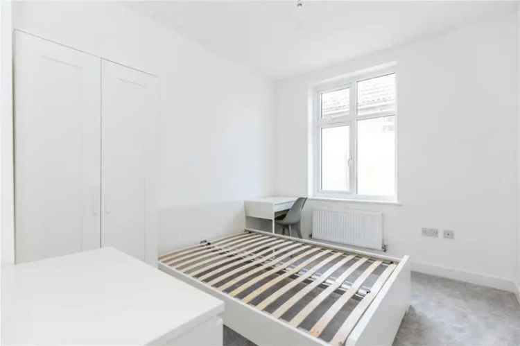 8 bedroom semi-detached house for sale