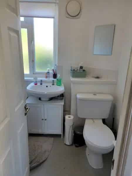 3 Bed Semi Detached House Large Garden Outbuilding Close Schools Shops