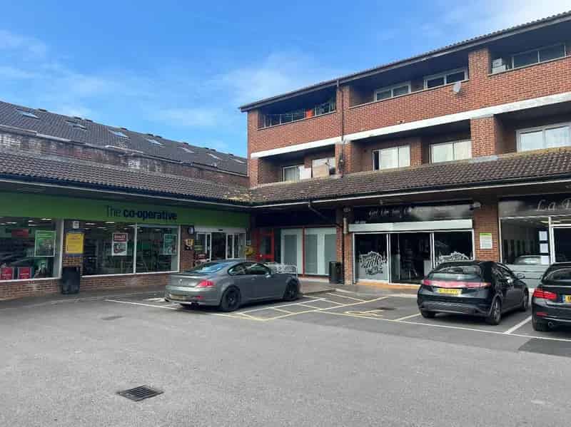 Ground Floor Retail Unit with Parking and Yard
