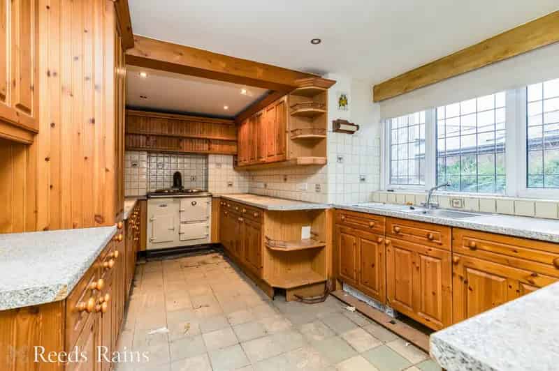 4 Bedroom Detached Farmhouse For Sale