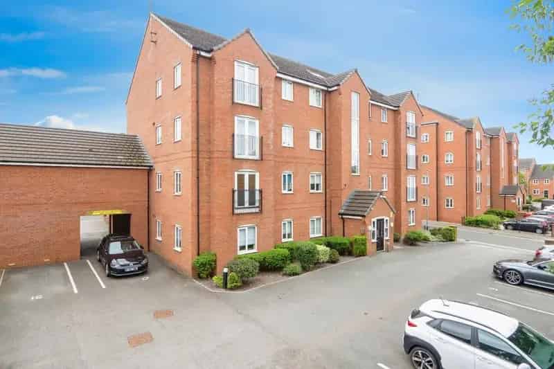 2 Bedroom Ground Floor Apartment For Sale