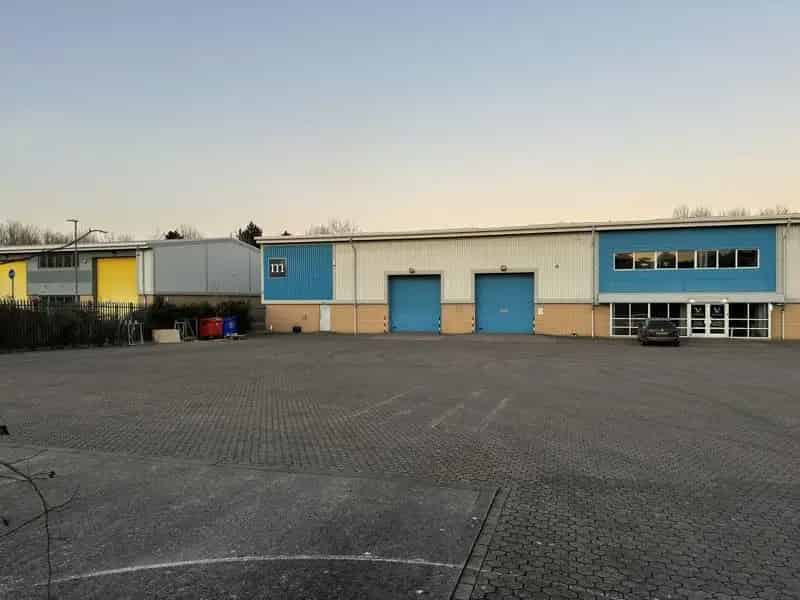 7600 sq ft Warehouse with Office Space and Large Yard