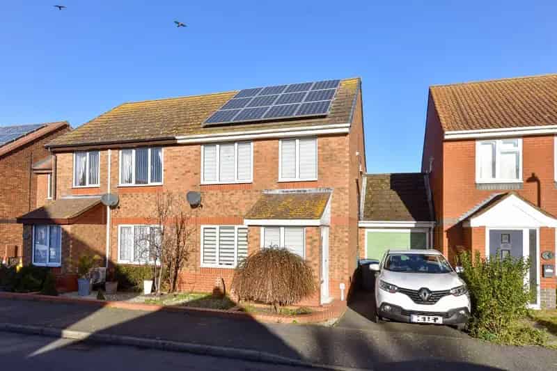 3 bedroom semi-detached house for sale