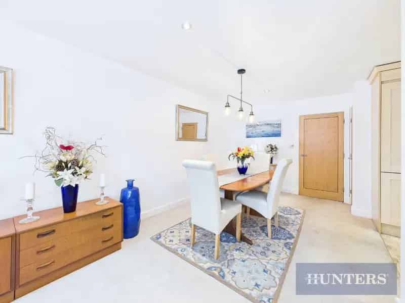 2 Bedroom Flat For Sale in Scarborough