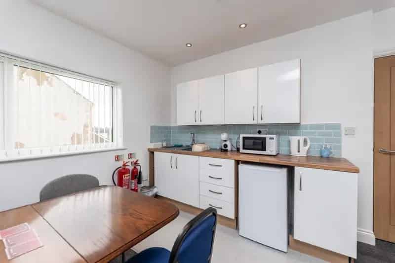 3 Bedroom House For Sale - Office Space with Conversion Potential
