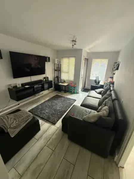 One Bedroom Ground Floor Flat with Private Garden - Right to Buy