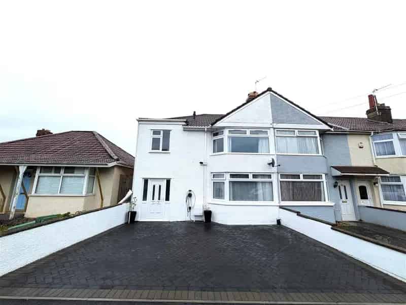 3 Bedroom End Terrace House for Sale Near Amenities and Green Spaces