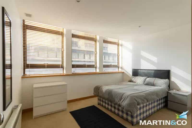 2 Bedroom City Center Apartment with Parking Gym and Sauna