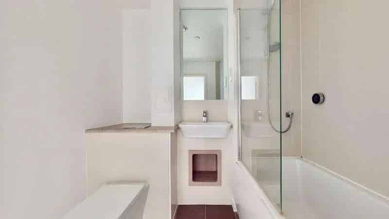 2 Bed Flat for Sale Near Devons Road DLR and Bow Road Underground Station