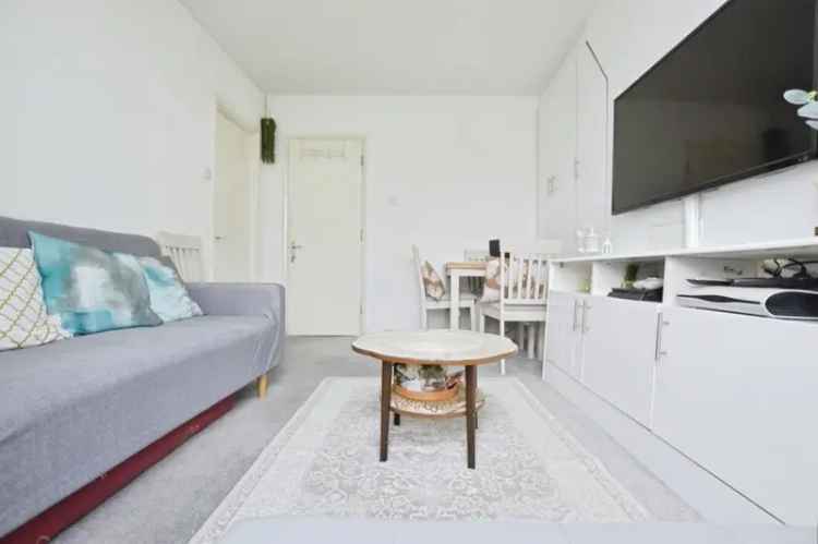 3 Bedroom Flat for Sale Near Bethnal Green Station