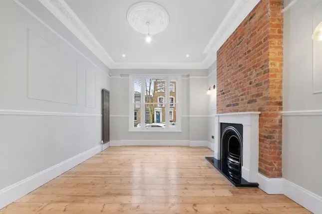 Four Double Bedroom Family Home in London N1