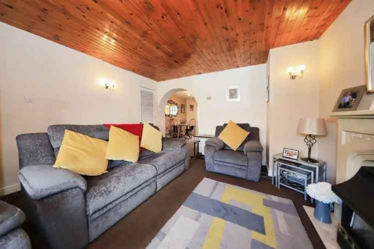 3 Bed House with Garage and Gardens