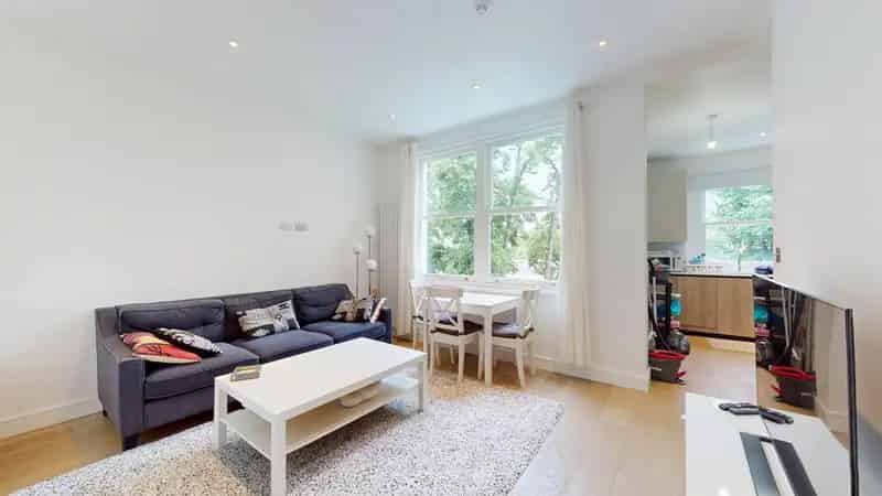 2 Bedroom Flat to Rent - Earl's Court