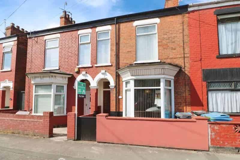 2 bedroom terraced house for sale
