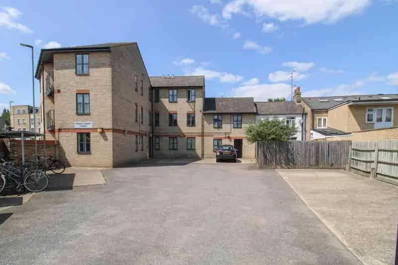 2 Bedroom Apartment for Sale in Cambridge