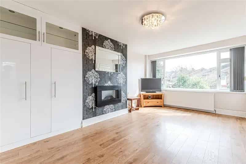 2 Bedroom Extended Bungalow Near Tesco and Bus Service