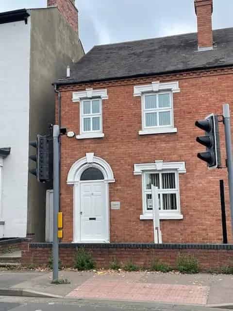 Well Presented Office Building Tamworth