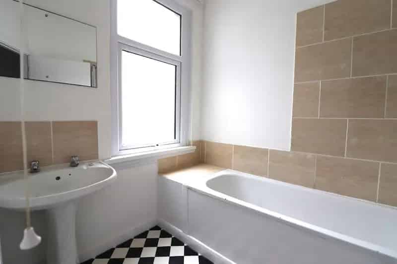 4 Bedroom Flat to Rent - Newly Refurbished