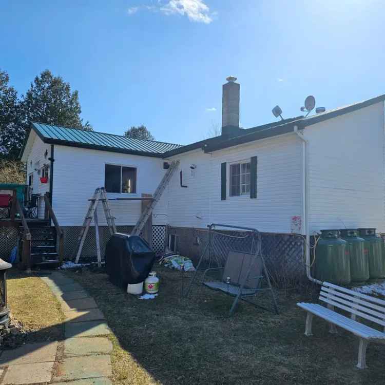 House for Sale with 3-Season Glass Roof and Detached Garage