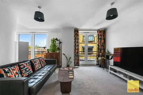Spacious River View Warehouse Conversion with Private Terrace