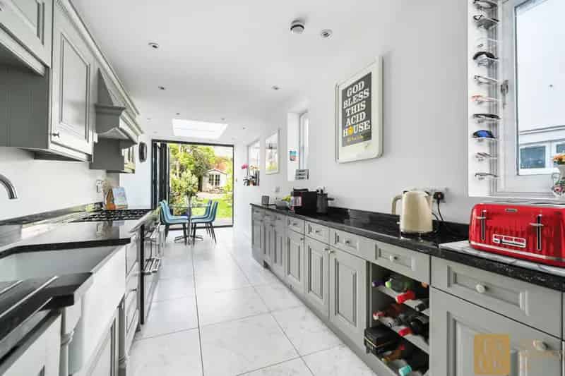 4 Bedroom Terraced House Sea Views 24m Garden Study Period Features
