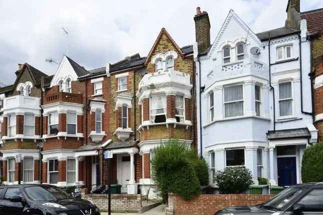 Flat to rent in Gondar Gardens, West Hampstead, London NW6