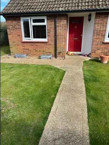 2 Bed Bungalow in Quiet Village with Wet Room and Parking