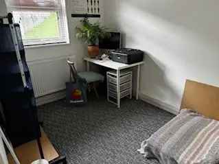 Flat For Rent in Falmouth, England