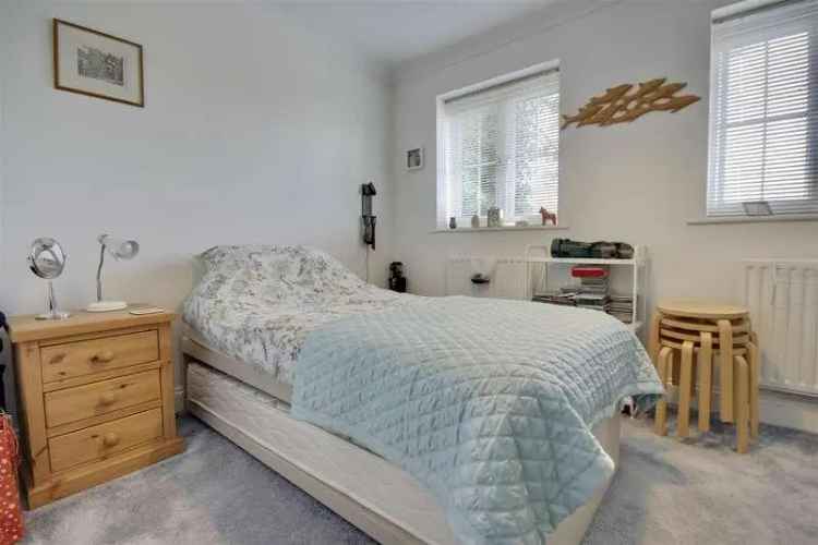2 Bed Semi-Detached House for Sale in Clanfield Waterlooville