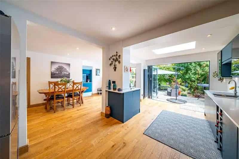 5 bed house for sale