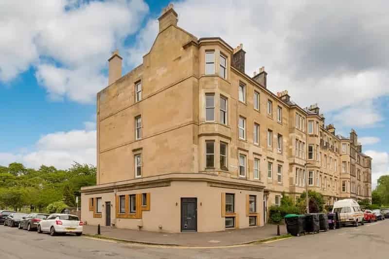 3 Bedroom Flat for Sale in Shandon
