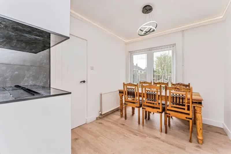 Three Bedroom Semi Detached House in Rushden