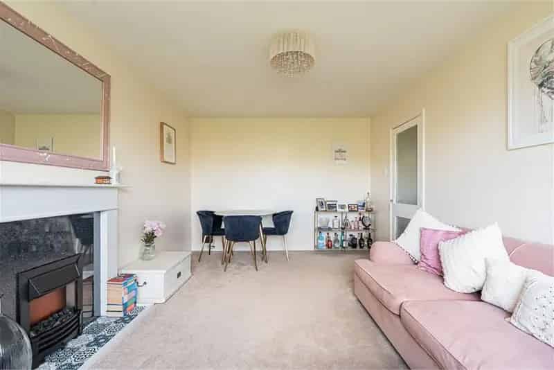 1 Bed Flat Brunswick Edinburgh Modern Kitchen Private Parking