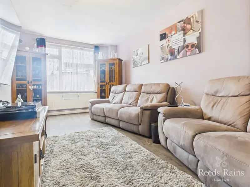3 Bedroom Semi Detached House Meadowfield Durham DH7