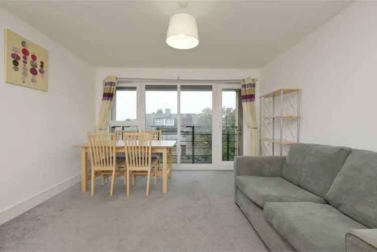 3 Bed Flat - Others with 1 Reception Room