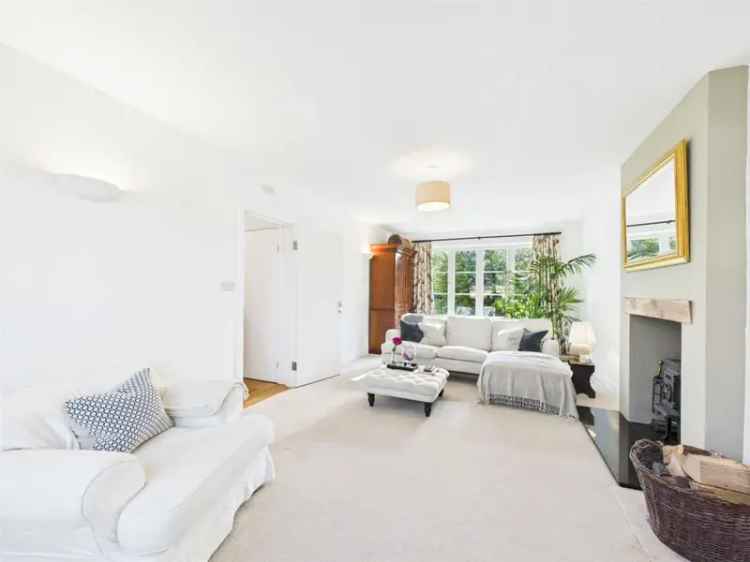 3 Bedroom Detached House Family Home