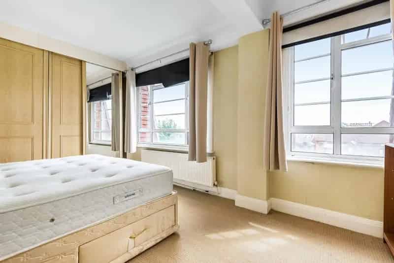 Three Bedroom Top Floor Apartment Wimbledon