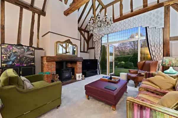 Chandlers Farm Barn: Character Home with Pool & Studio